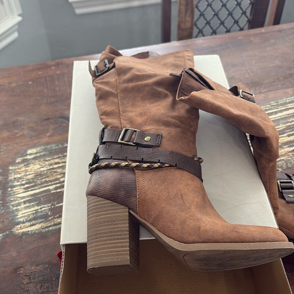 BKE brown boots size 7 EUC